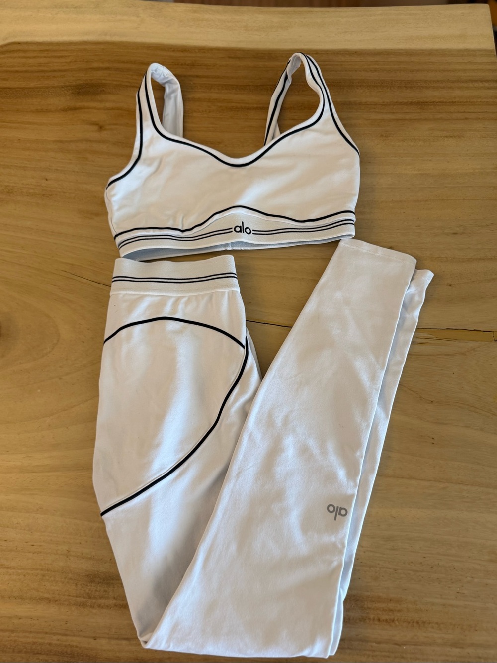 ALO Yoga White Sports Bra and Legging Set with Black Piping